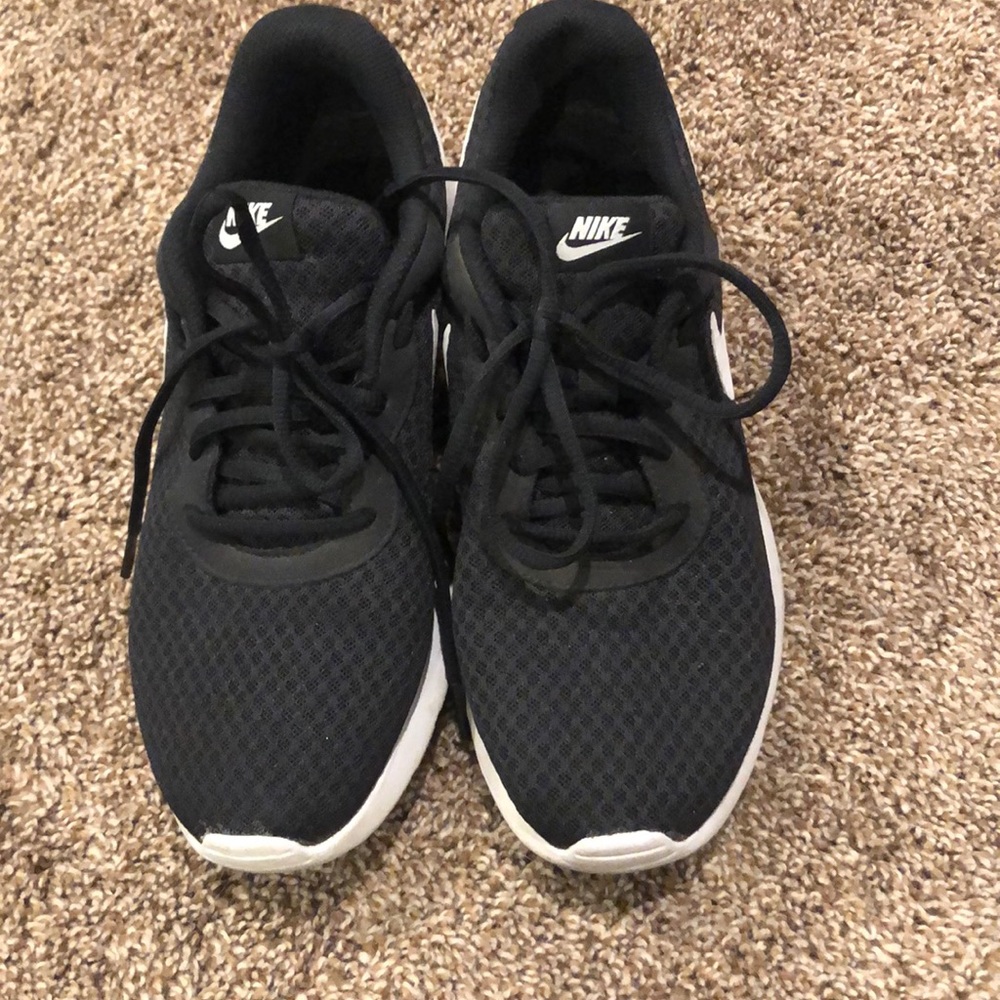 Black nike sneakers